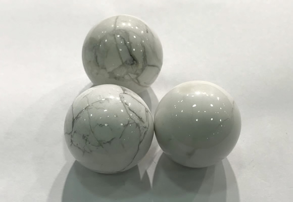 CDN1045 30mm round white howlite decorations wholesale
