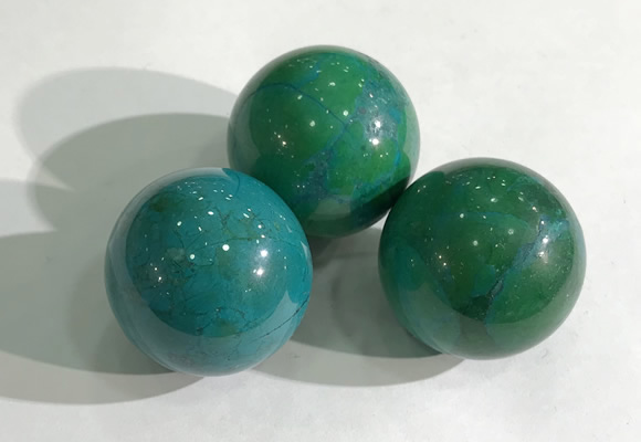CDN1047 30mm round dyed white howlite decorations wholesale
