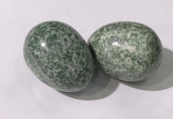 CDN1373 35*45mm egg-shaped green spot stone decorations wholesale