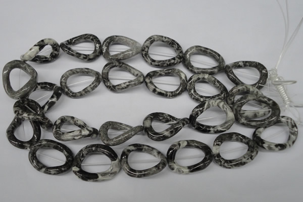 CFG268 15.5 inches 25*30mm carved oval black & white jasper beads