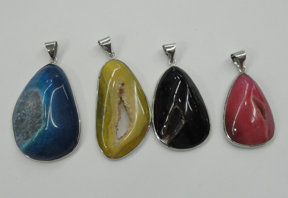 NGP1098 25*30 - 30*45mm freeform druzy agate pendants with brass setting